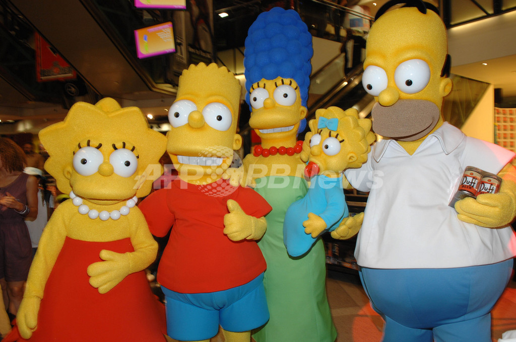 シンプソン一家、ヴァージン・メガストアで映画『ザ・シンプソンズ・ムービー』をPR 写真5枚 国際ニュース：AFPBB News