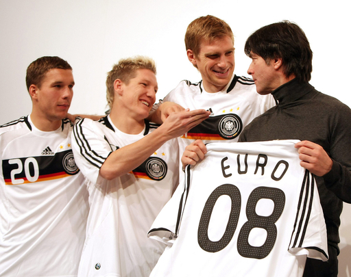 ドイツ代表 欧州選手権2008に向けた新ユニフォームを披露 写真4枚 国際