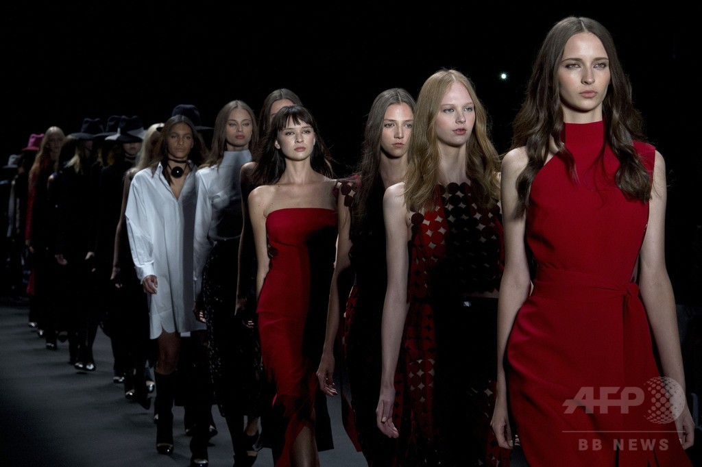 ドナテラ・ヴェルサーチもコレクション発表、「サンパウロ・ファッション・ウィーク」開催