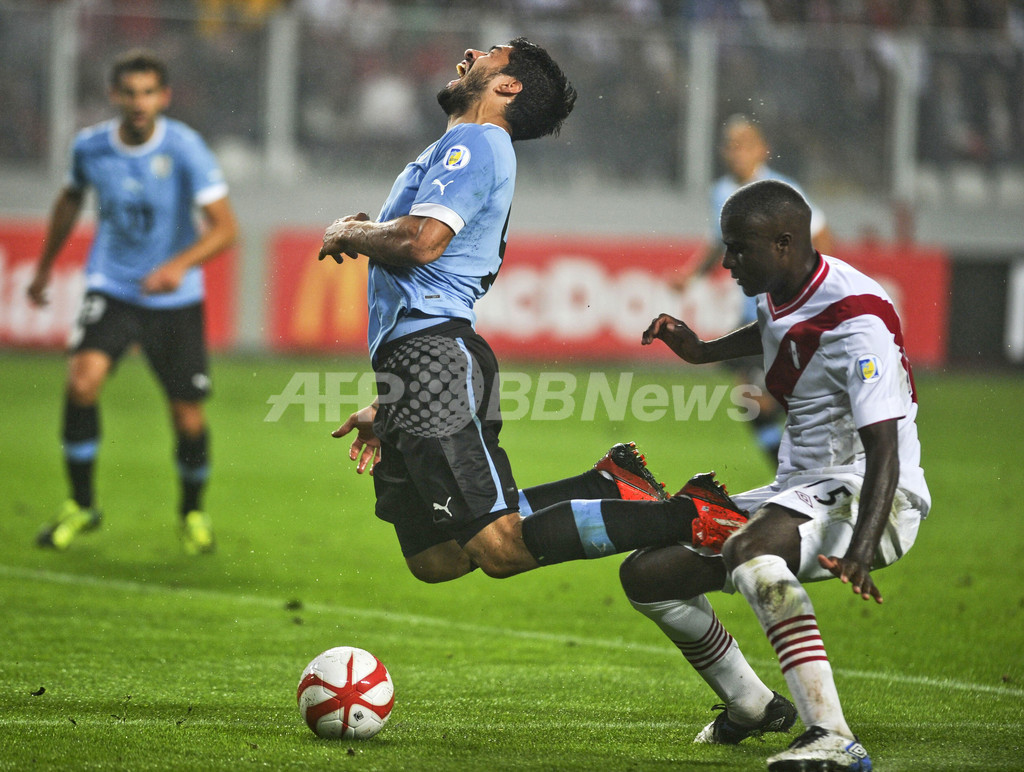ウルグアイ スアレスの2得点で勝利 W杯南米予選 国際ニュース Afpbb News