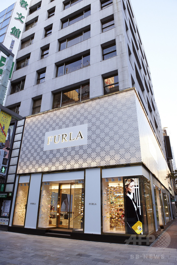 ローラ、「FURLA 銀座店」リニューアルオープンイベントに出席