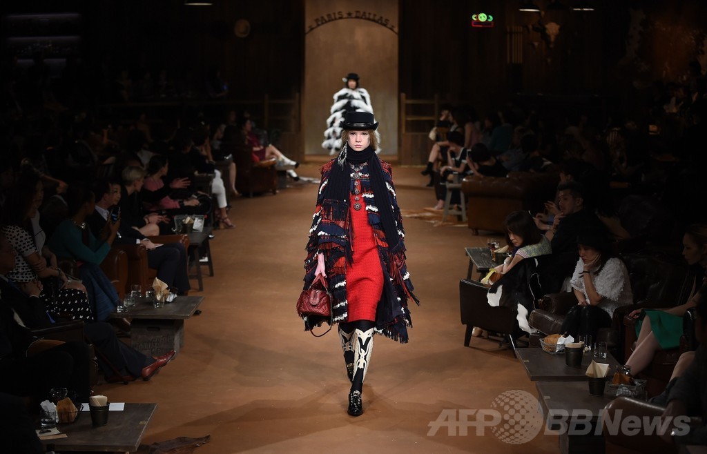 シャネルが都内でファッションショー、メティエダール・コレクション「パリ-ダラス」発表