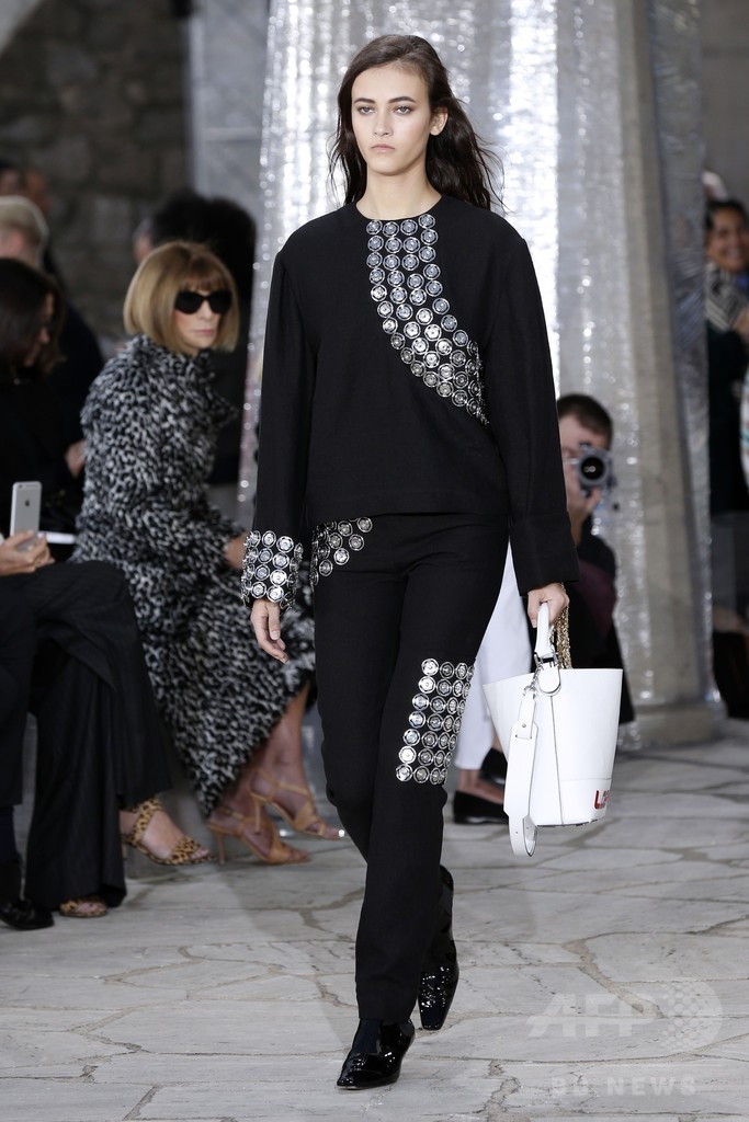 「ロエベ」16年春夏コレクション