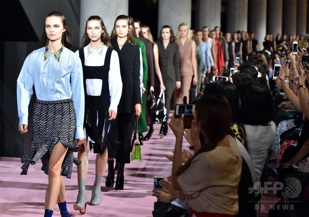 「クリスチャン・ディオール」都内で15/16年秋冬発表