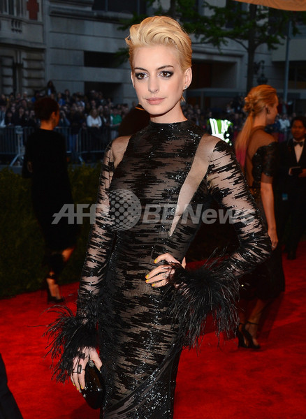 メット・ガラ、『レ・ミゼラブル』のアン＆アマンダが再会