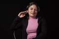 メキシコ市で取材に応じる酸攻撃の被害者ジャスミンさん（2022年3月7日撮影）。(c)Omar TORRES / AFP