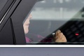 ドイツ首都ベルリンで、キリスト教民主同盟（CDU）の幹部会合へ向かうアンゲラ・メルケル氏（2018年10月29日撮影）。(c)Tobias SCHWARZ / AFP