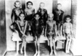 人体実験後と思われる、1940年から1945年の間にアウシュビッツで撮られた裸の子どもたちの写真。(c)AFP