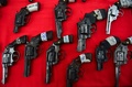 ベネズエラの首都カラカスで開催されたイベントで、警察関係者や市民から回収された銃器（2016年9月8日撮影）。(c)AFP/RONALDO SCHEMIDT