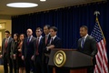 米ニューヨークで、中国の「警察署」設置に関連した中国人の逮捕・訴追について司法当局が開いた記者会見（2023年4月17日撮影）。(c)ANGELA WEISS / AFP