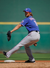 12MLBオープン戦は13日、各地で行われ、テキサス・レンジャーズ（Texas Rangers）のダルビッシュ有（Yu Darvish）は、クリーブランド・インディアンス（Cleveland Indians）戦に先発し、3回を投げて3安打、4四球を与え2失点を喫した。

投球するレンジャーズのダルビッシュ有（2012年3月13日撮影）。(c)AFP/Getty Images/Kevork Djansezian