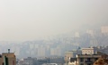 大気汚染によるスモッグに覆われたイランの首都テヘラン北部（2019年12月15日撮影）。(c)STR / AFP