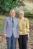 89歳の誕生日を前に、東京都港区の赤坂御用地で上皇さまと写真撮影に臨まれる上皇后美智子さま。宮内庁提供（2023年10月6日撮影、20日提供）。(c)AFP PHOTO / IMPERIAL HOUSEHOLD AGENCY
