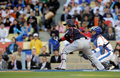 第2回ワールド・ベースボール・クラシック（%%2009 World Baseball Classic%%）決勝、韓国戦で1回に犠打を決める日本の中島裕之（%%Hiroyuki Nakajima%%）。（2009年3月23日撮影）(c)AFP/Getty Images/Kevork Djansezian