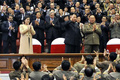 北朝鮮・平壌（Pyongyang）で開かれた金日成軍事総合大学（Kim Il Sung Military University）60周年記念式典に出席した金正恩（キム・ジョンウン、Kim Jong-Un）第1書記（中央）と李雪主（リ・ソルジュ、Ri Sol-Ju）夫人（中央左のベージュのコート、2012年10月29日撮影）。(c)AFP/KCNA via KNS AFP PHOTO
