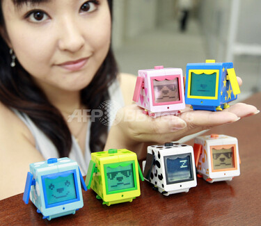 ロコボ ハーティ デスクでかうペットロボット 2007年 タカラトミー タカラトミー、表情豊かなロボットペット「ロコボ」を発表 写真2枚