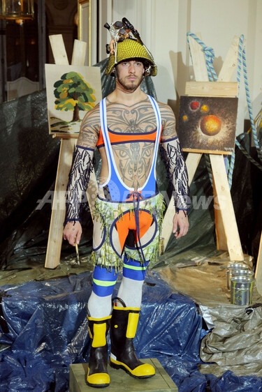 ベルンハルトウィルヘルム　ロングベスト 10年春夏パリ・メンズコレクション＞ベルンハルト・ウィルヘルム、新作