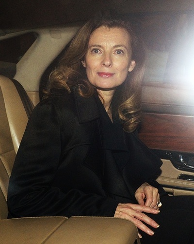 仏大統領と破局のトリルベレールさん、インドに到着