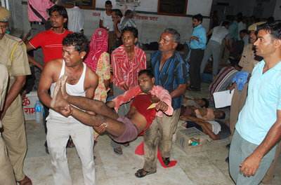 インドのヒンズー教寺院で将棋倒し、死傷者多数