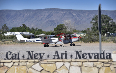 盗まれた小型機が墜落、乗っていた男が死亡 カナダ