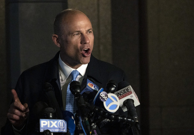 トランプ氏と不倫疑惑女優の元弁護士、ナイキへの恐喝容疑で逮捕 米NY