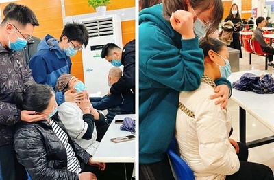 大学生が食堂の職員にマッサージサービス 中国