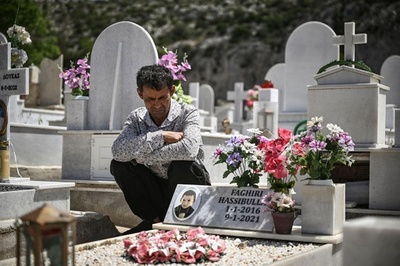 墓地不足でイスラム教徒が正教会の墓に…アフガン難民の苦しみ