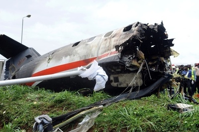 エンジン不具合で小型機墜落、14人死亡 ナイジェリア