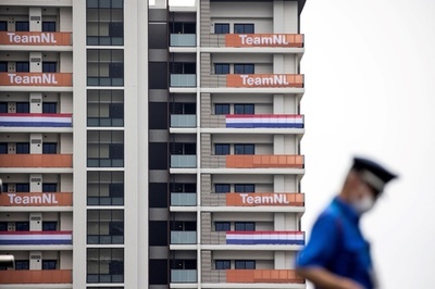 「五輪監獄」で外の空気も吸えず… 隔離のオランダ代表が抗議