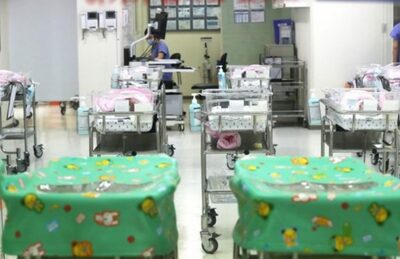 韓国公社が「第3子出産すれば『特進』」という、すっきりしない少子化対策