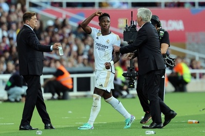 クラシコでビニシウスに人種差別か バルサが調査開始