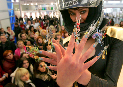 ネイルやヘア、ボディーペイント 技の競演 ベラルーシ