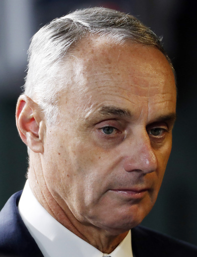 WSトロフィーを「金属の塊」呼ばわり、MLBトップが発言謝罪