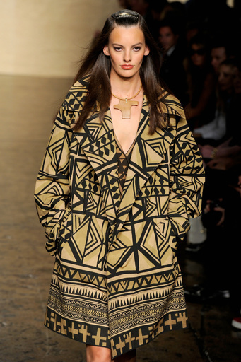 ＜14年春夏NYコレクション＞ダナ キャラン ニューヨーク