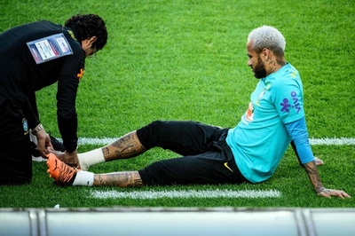 ネイマールが右足負傷 韓国戦の出場に暗雲