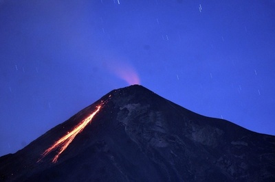 噴火したフエゴ山、通常の活動に戻る グアテマラ
