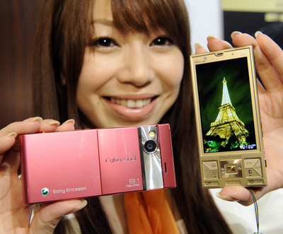 8メガカメラ搭載の「Cyber-shotケータイ」