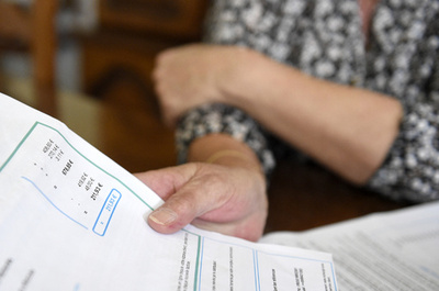 欧州の年間光熱費、低所得者の月給上回る 調査