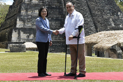 台湾総統、グアテマラ訪問 緊密な関係維持を確認