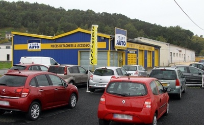 トランクから衰弱した乳児、誕生以来隠して世話か フランス