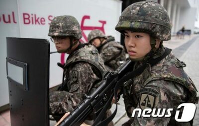 人口減で兵役先細り…韓国軍「常備軍50万人の目標」を削除