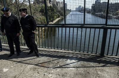 エジプト首都の橋で爆弾さく裂、警官死亡 過激派が犯行声明