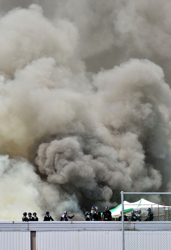 双龍自動車スト、警察が強制排除作戦に着手 韓国