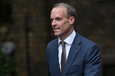 英首相が内閣改造 ラーブ外相を降格