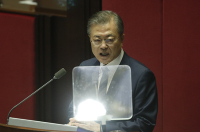 韓国大統領、経済副首相と大統領府政策室長を同時更迭