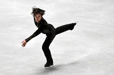 宇野がNHK杯優勝、約3年ぶりVに「トップに戻ってこられた」