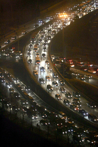 不適切なハイビーム使用に「まぶしい罰」、中国