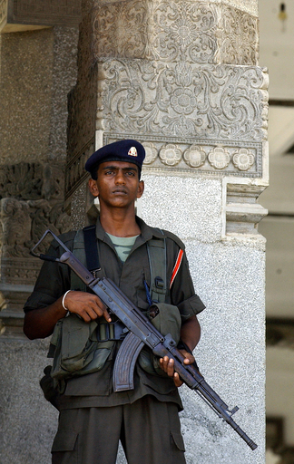 政府軍と反政府勢力の間で激しい戦闘、43人以上死亡