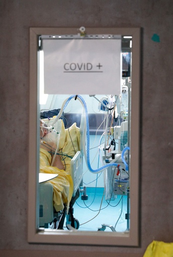 フランス、コロナ感染が急増 1日で約18万人