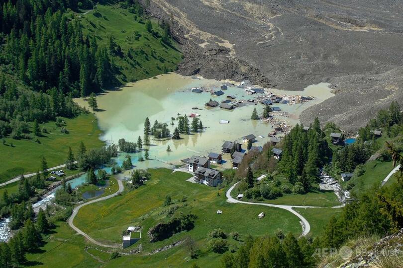 スイスの氷河崩落、損害巨額に上る可能性 保険協会